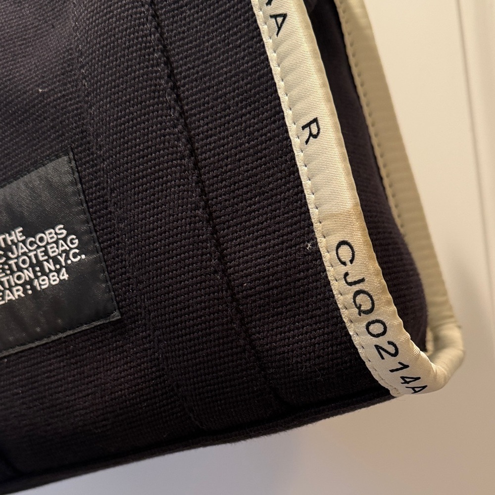 Marc Jacobs Jacquard Tote Black and Cream Canvas 'The Tote Bag' - Picture 3 of 10